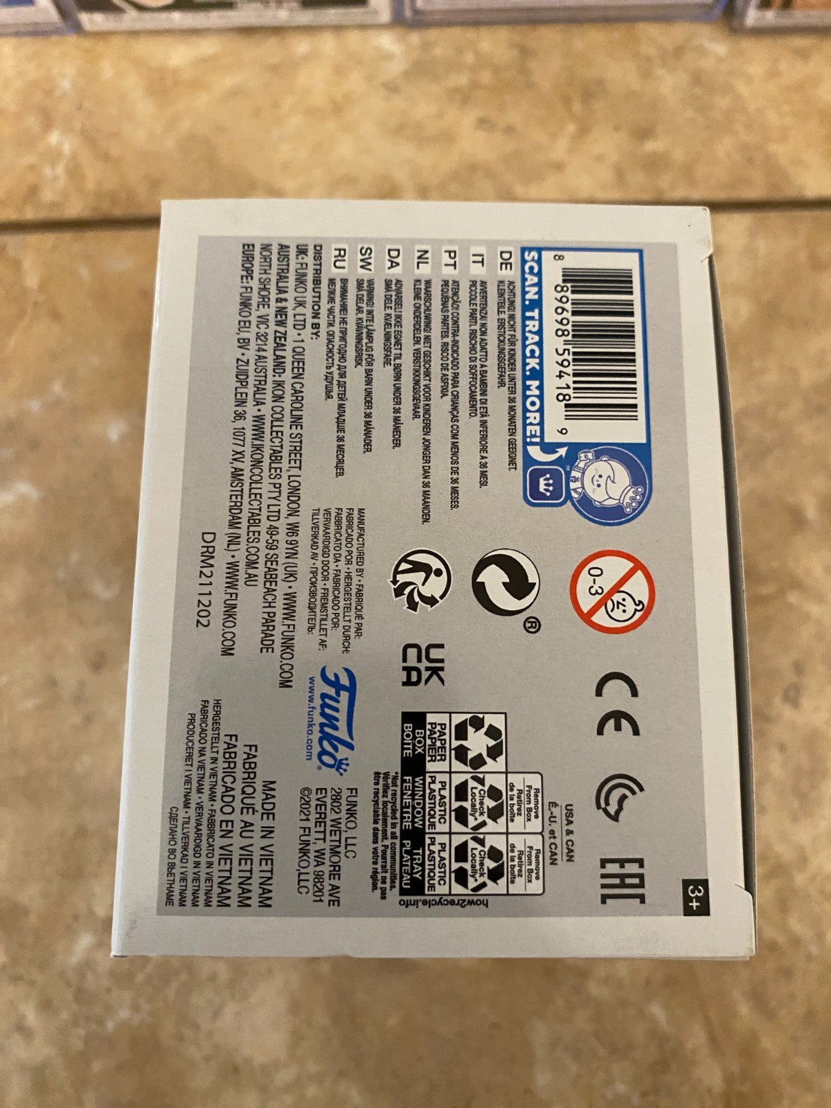 Funko Pop! Vinyl: Sports Legends - Jackie Robinson #42 (Catching) w Protector