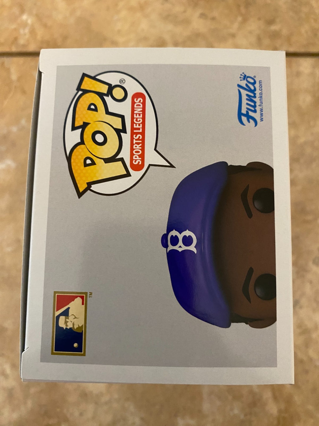 Funko Pop! Vinyl: Sports Legends - Jackie Robinson #42 (Catching) w Protector