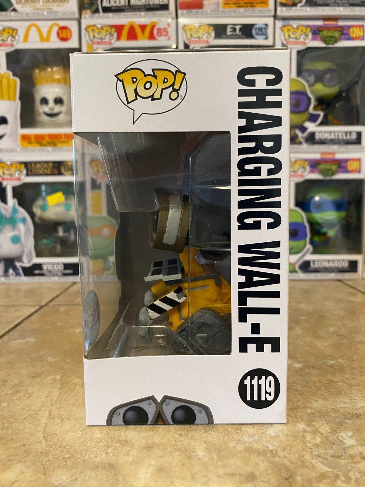Funko Pop! Charging Wall-E #1119 Specialty Series Disney Pixar W/PROTECTOR