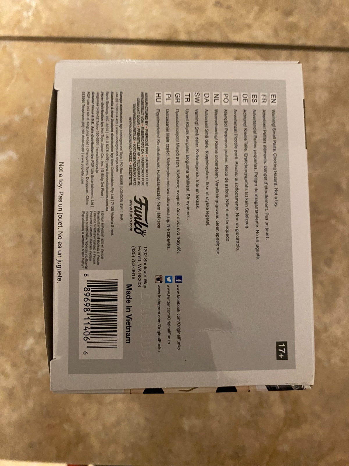 Funko Pop! Games: JD Fenix #114 GLOW Best Buy Vinyl Figure DAMAGED BOX