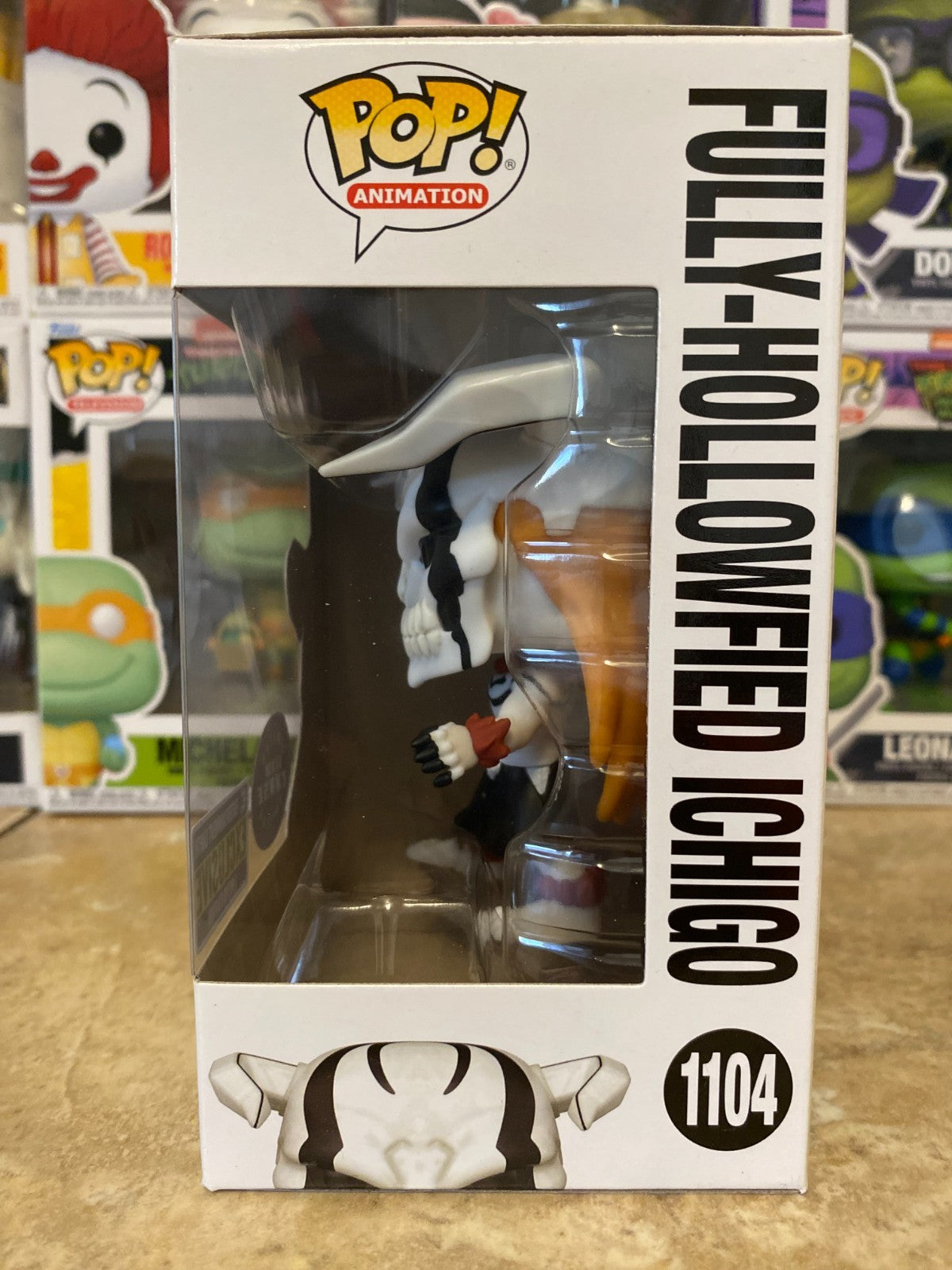 Funko Pop! Vinyl: Bleach - Fully-Hollowfied Ichigo (Chase) (GITD) w Protector