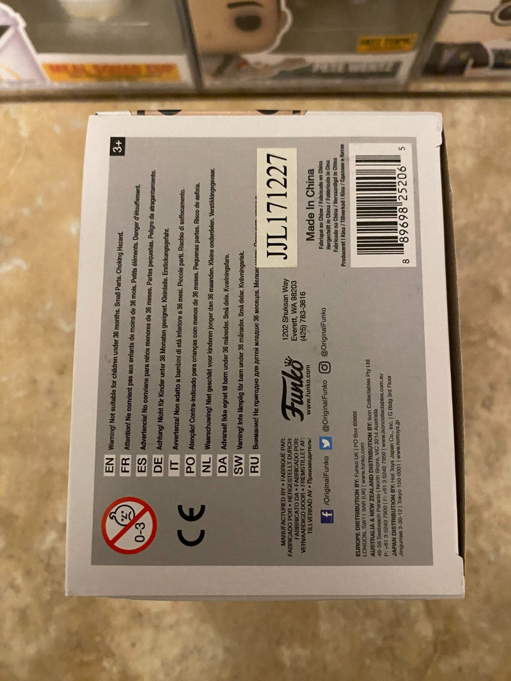 Funko Pop! Vinyl: The Walking Dead - Negan (Clean Shaven) #573 w Protector