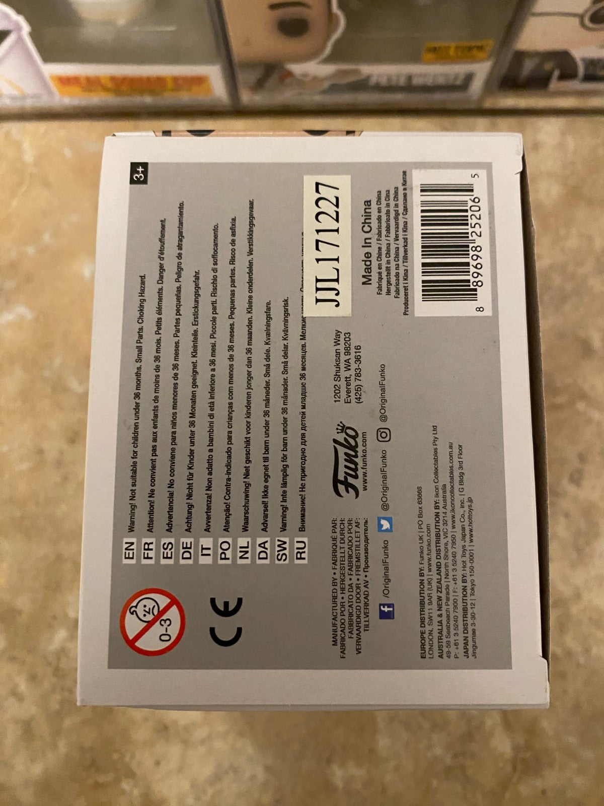 Funko Pop! Vinyl: The Walking Dead - Negan (Clean Shaven) #573 w Protector