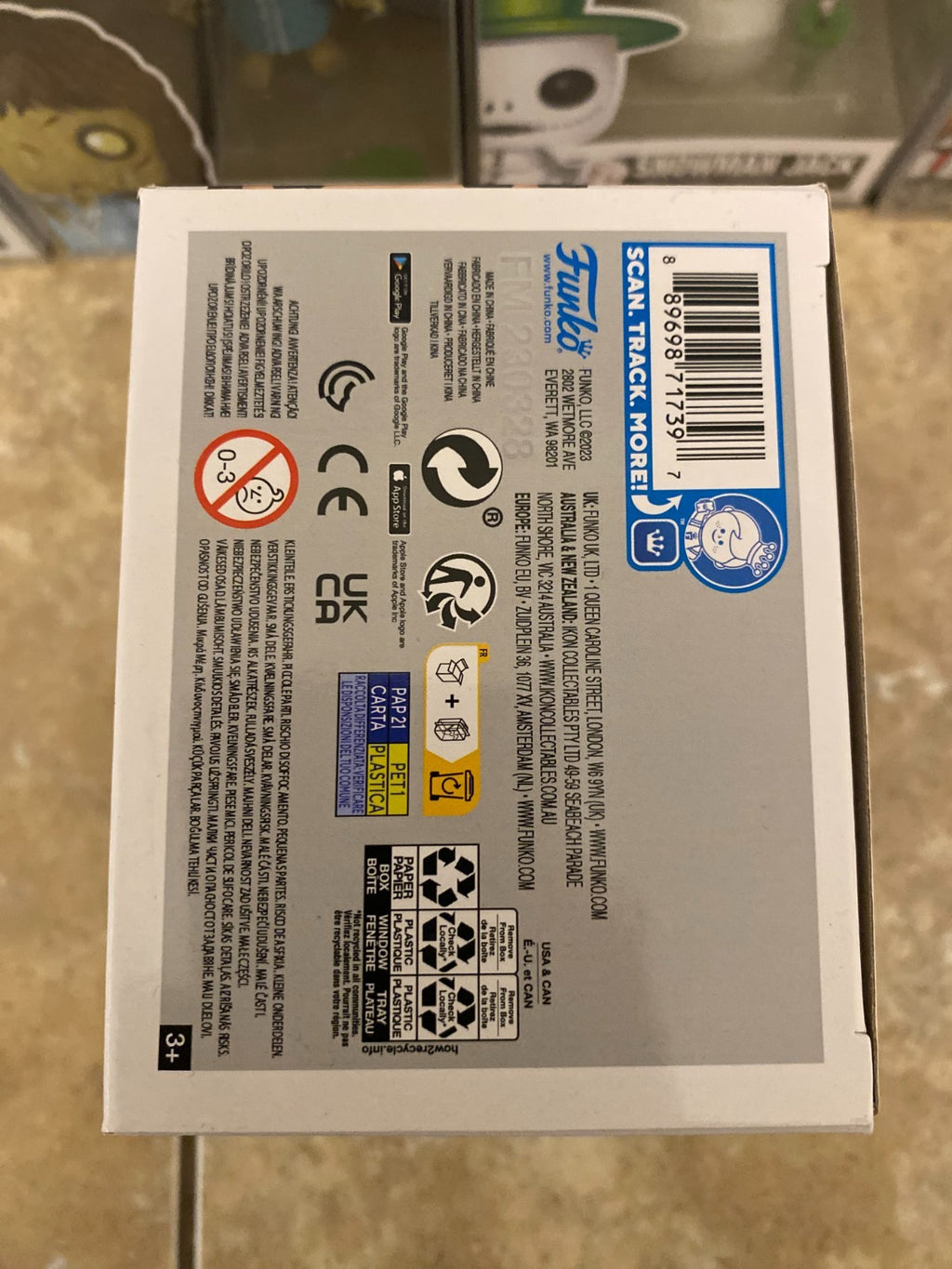 Funko Pop! Vinyl: The Lord of the Rings - Frodo with the Ring w Protector