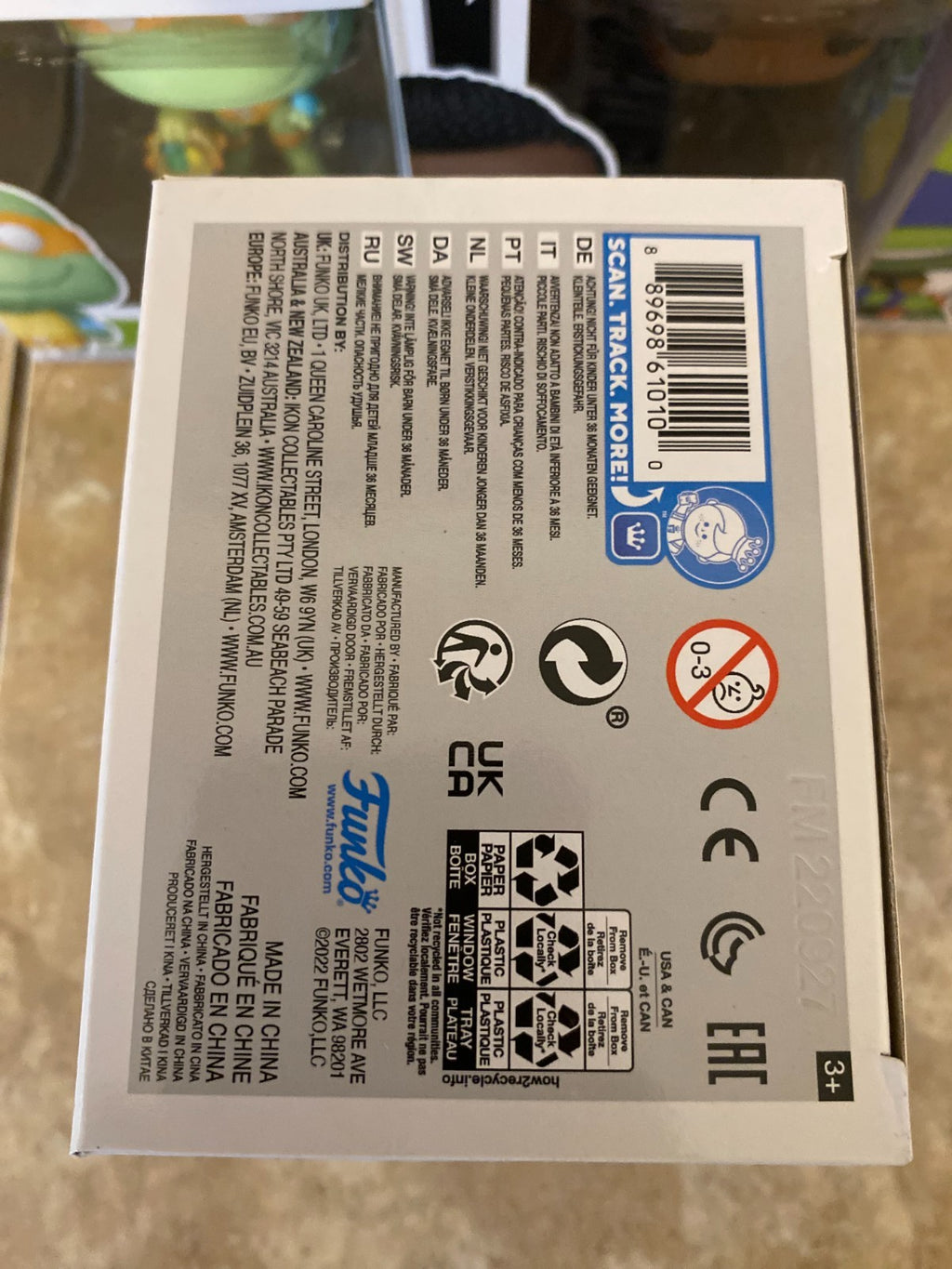 Funko Pop! Vinyl: Bleach - Fully-Hollowfied Ichigo (Chase) (GITD) w Protector