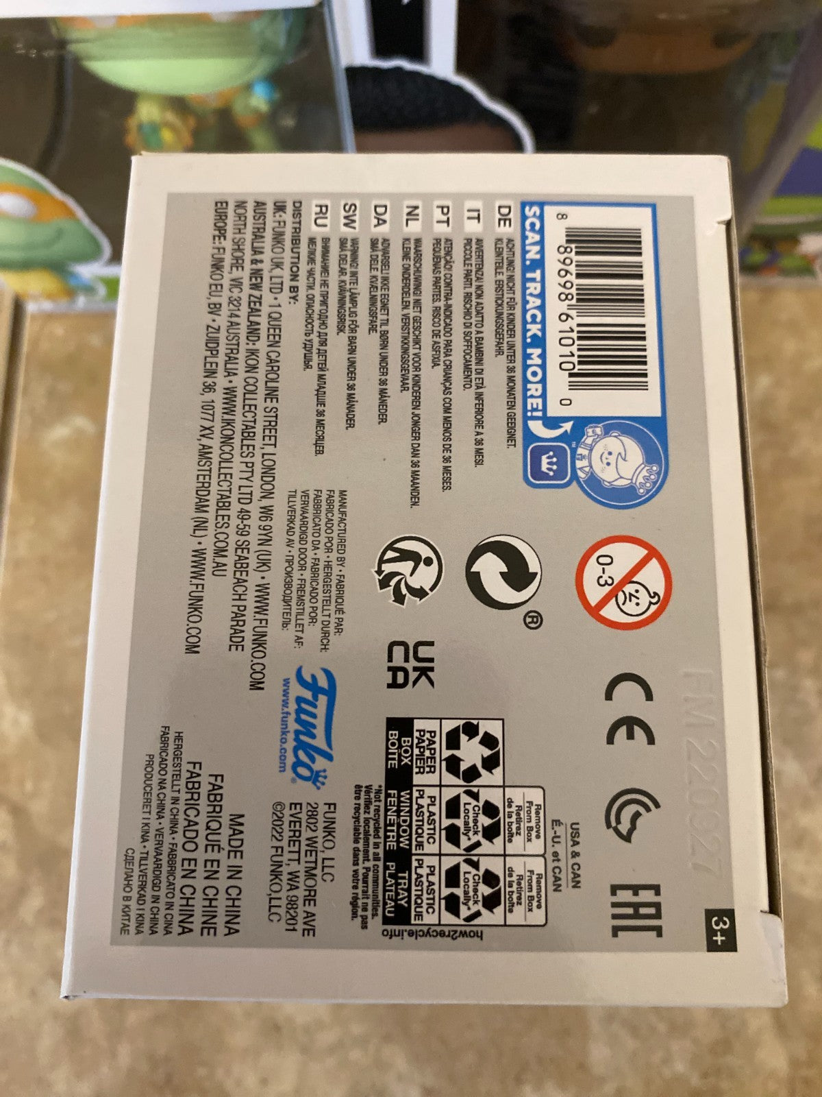 Funko Pop! Vinyl: Bleach - Fully-Hollowfied Ichigo (Chase) (GITD) w Protector