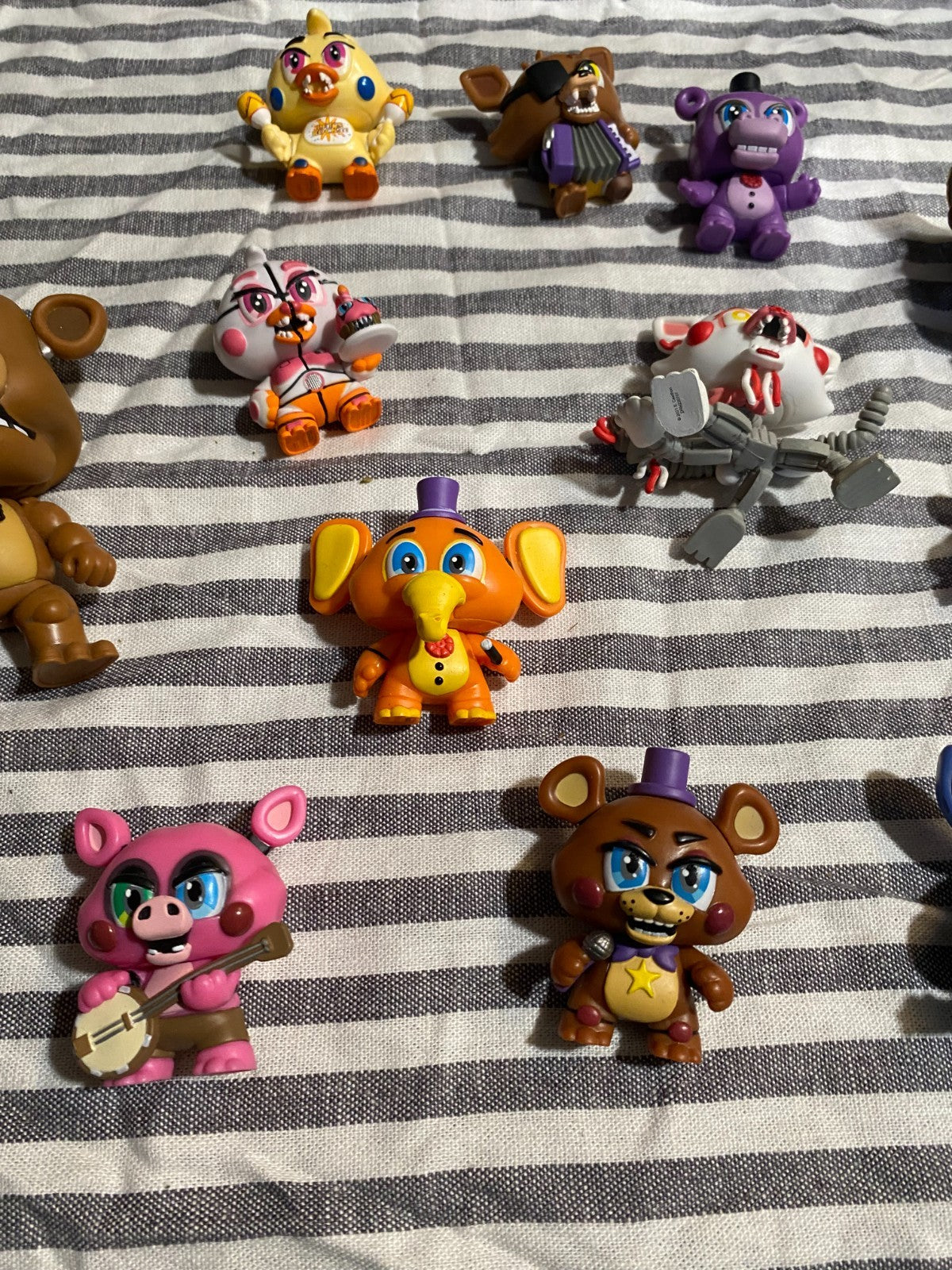 EXCLUSIVE!!! FNAF Funko Mystery Mini Lot w Rare 1/24 Mangle & Flocked Springtrap