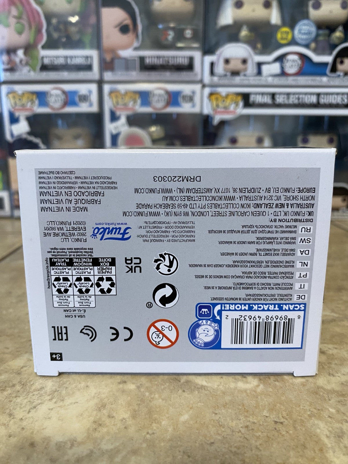 Funko Pop! Demon Slayer Tanjiro Kamado #867 Hot Topic Exclusive w/Box Protector