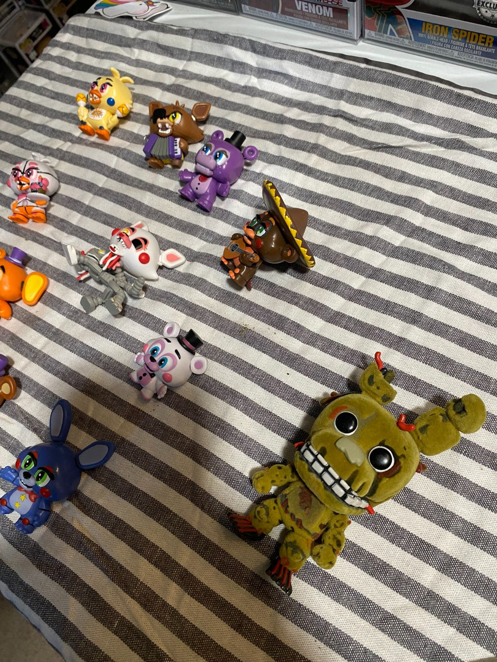 EXCLUSIVE!!! FNAF Funko Mystery Mini Lot w Rare 1/24 Mangle & Flocked Springtrap