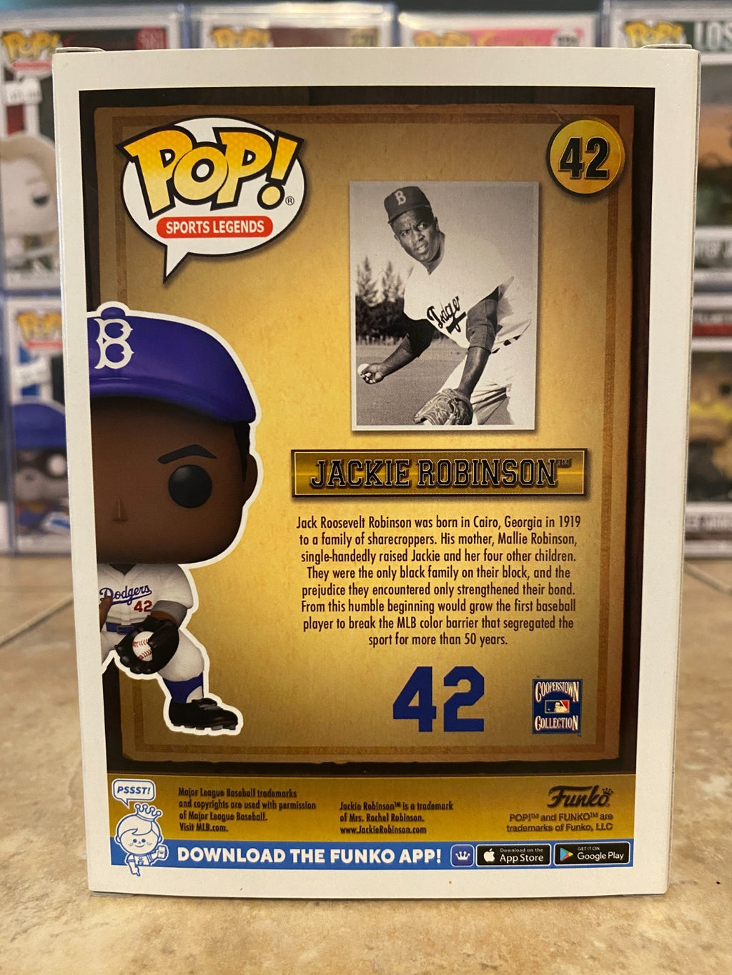 Funko Pop! Vinyl: Sports Legends - Jackie Robinson #42 (Catching) w Protector