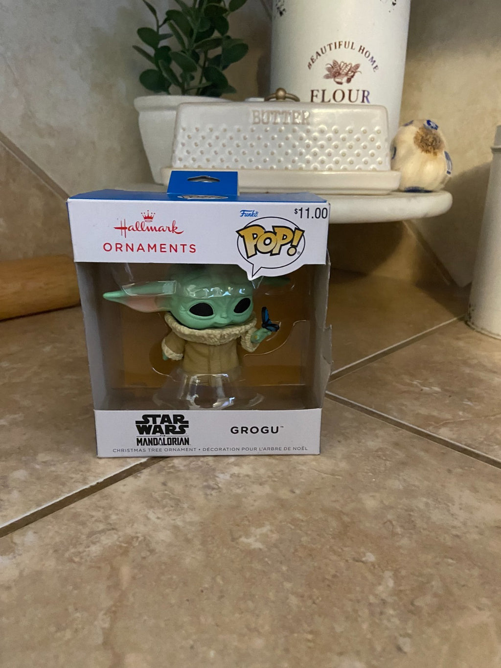 Hallmark Ornaments Funko Pop Star Wars the Mandalorian (GROGU)
