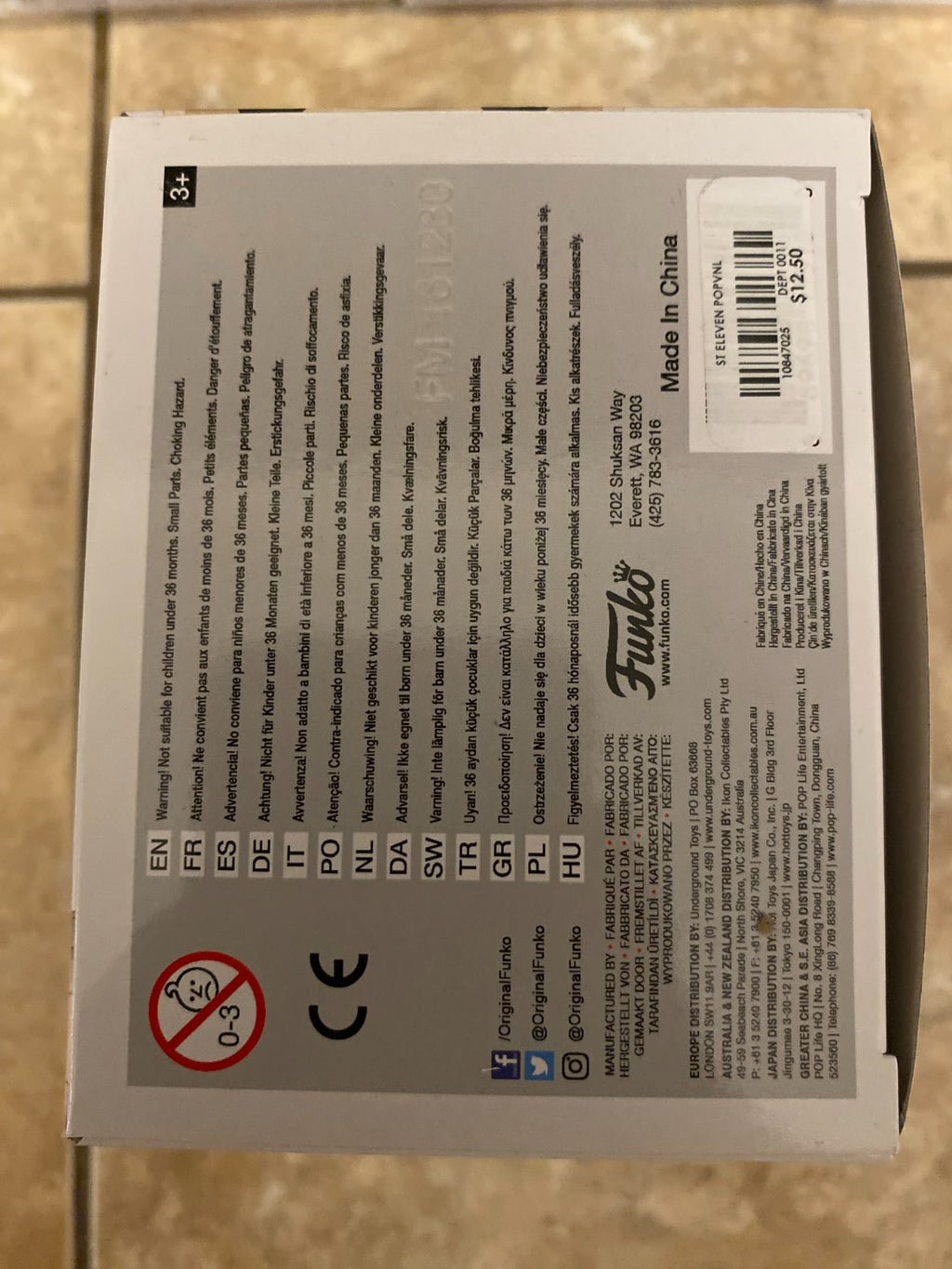 Stranger Things Eleven with Eggos # 421 Vinyl Figure Funko Pop w Protector