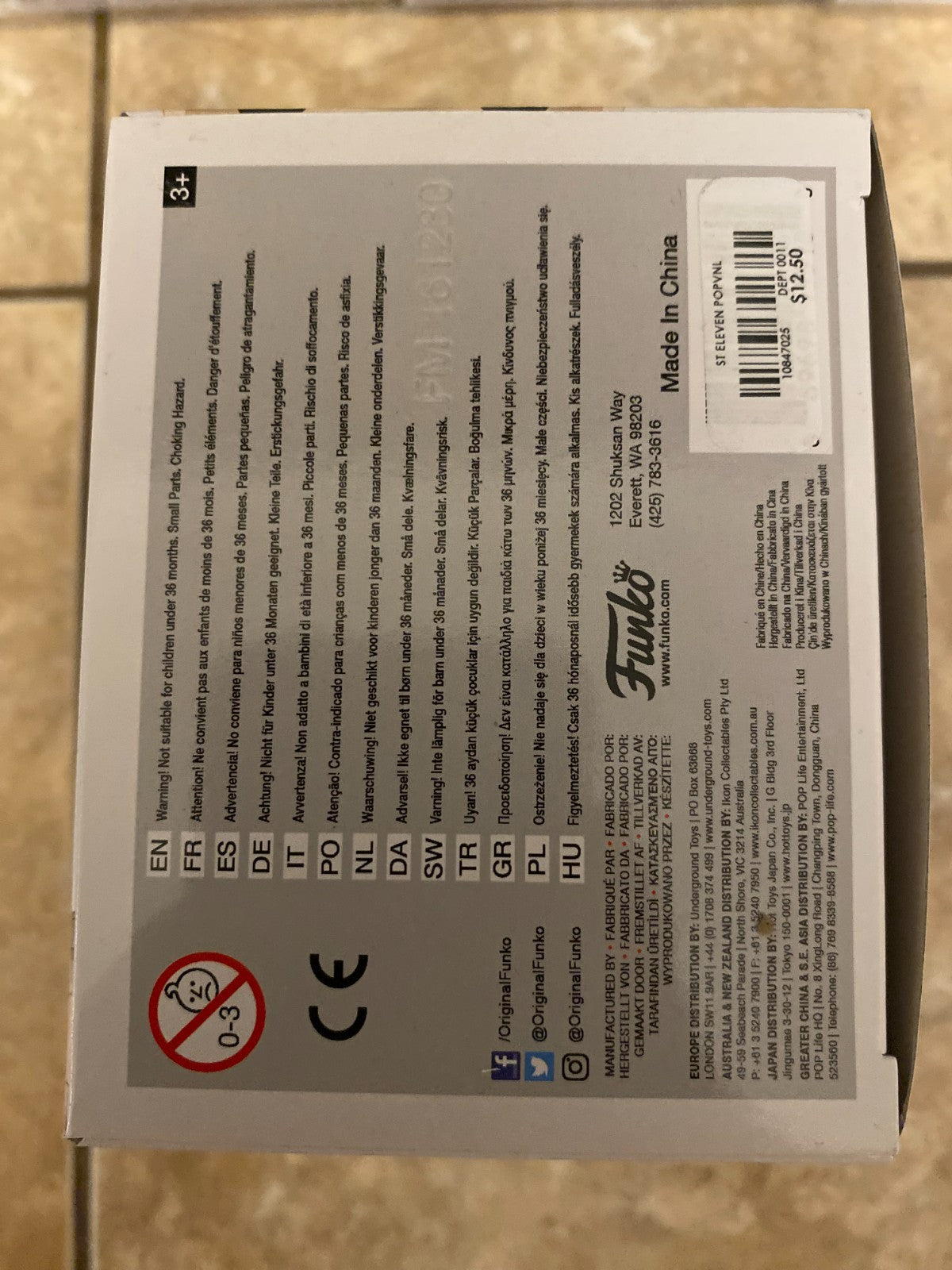 Stranger Things Eleven with Eggos # 421 Vinyl Figure Funko Pop w Protector