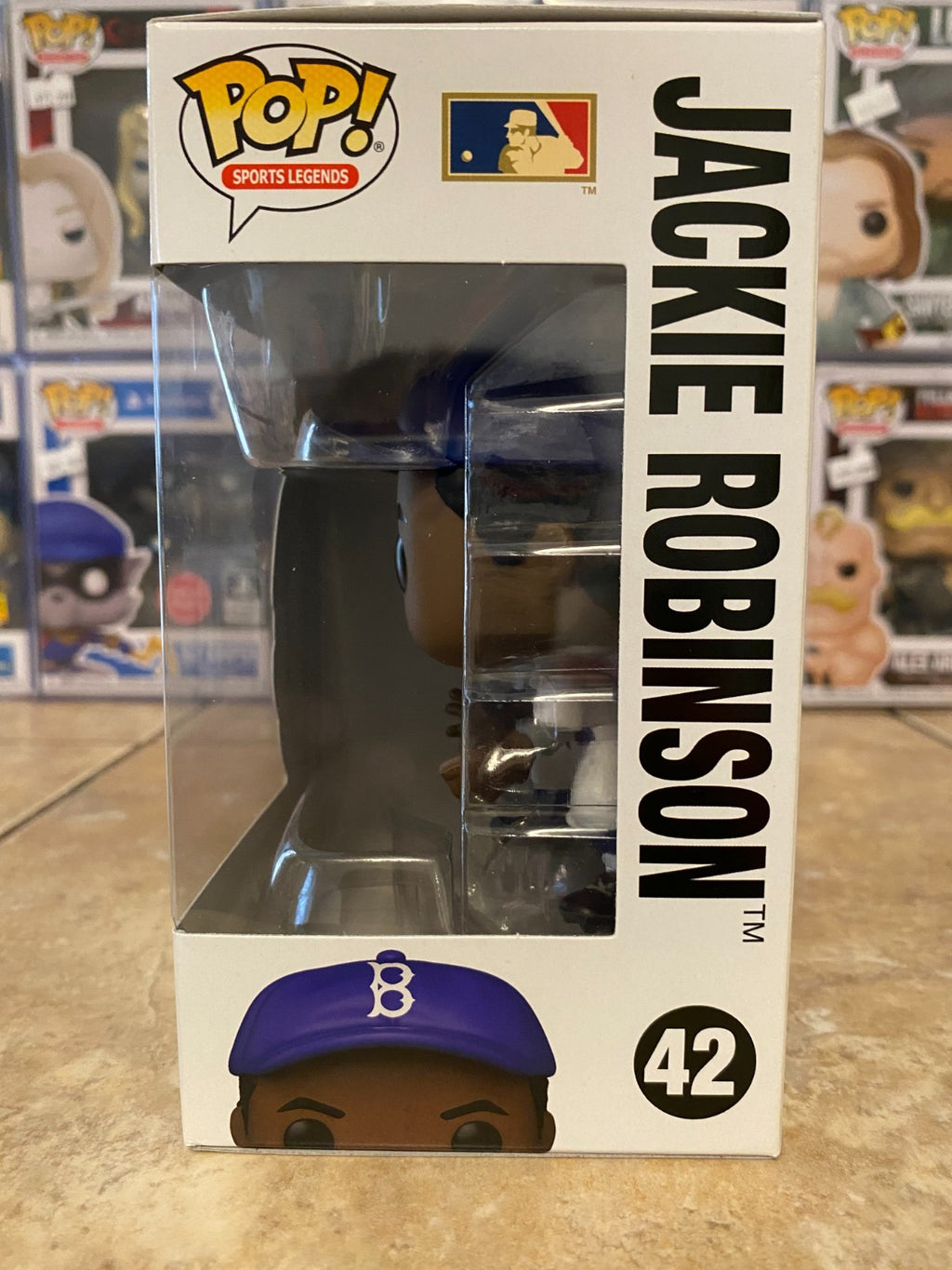 Funko Pop! Vinyl: Sports Legends - Jackie Robinson #42 (Catching) w Protector